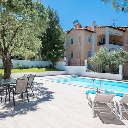 Louloudis Pool فيلة