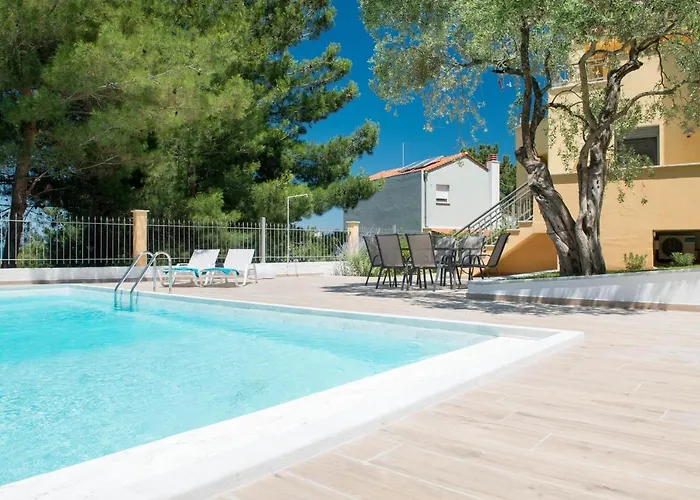 Louloudis Pool *